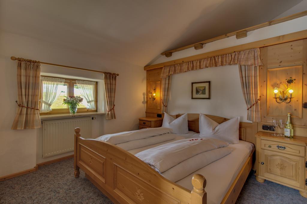 Parkhotel Living Bad Bayersoien Bagian luar foto