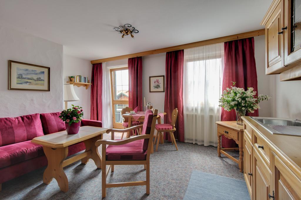 Parkhotel Living Bad Bayersoien Bagian luar foto